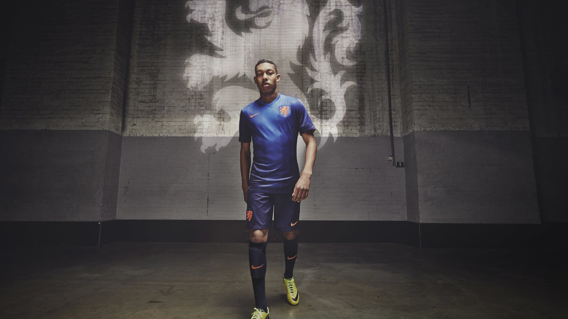 远射“银河炸裂”：那些令人尖叫的欧冠佳作，银河足球队远射